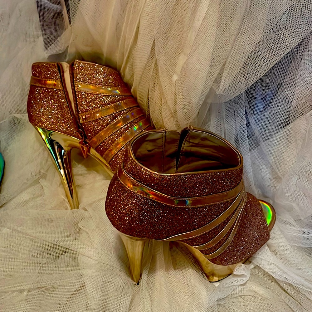 Ellie wedge platform Easy to walk in!